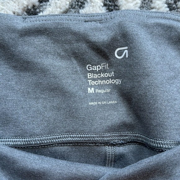 Gap Fit Blackout technology joggers size Medium - Picture 3 of 4
